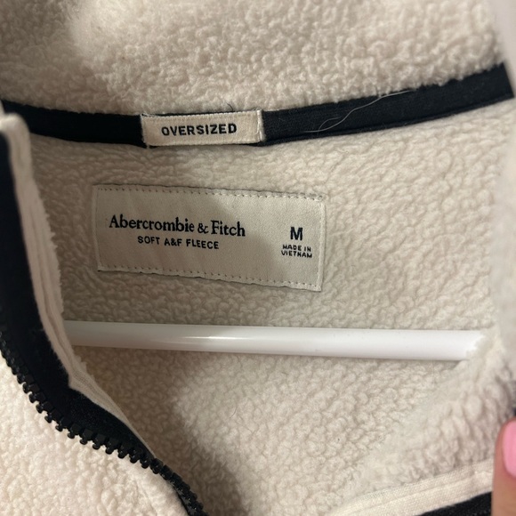 Cozy Abercrombie sweater - Picture 2 of 2